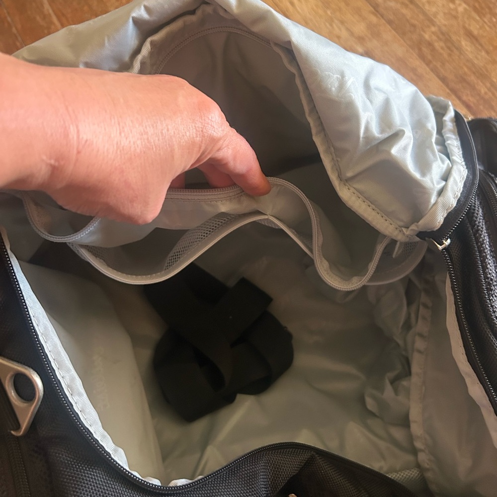 Titleist Golf Black and White Rolling Expandable Travel Bag - Picture 12 of 16